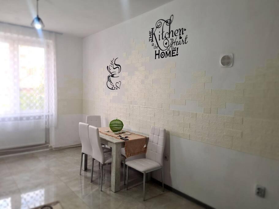 Mural Art Apartament Petroszany Zewnętrze zdjęcie